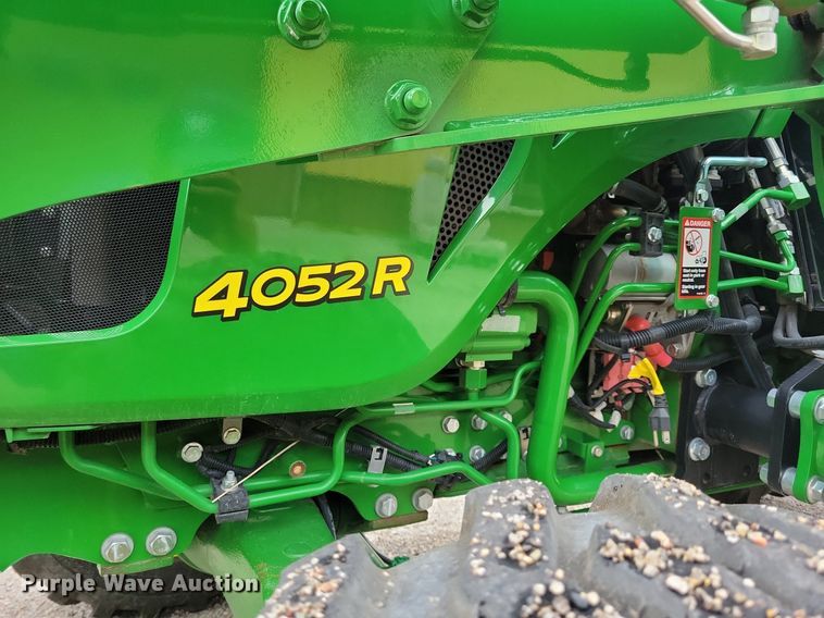 image for item DA7245 2018 John Deere 4052R  MFWD tractor