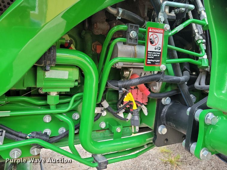 image for item DA7245 2018 John Deere 4052R  MFWD tractor