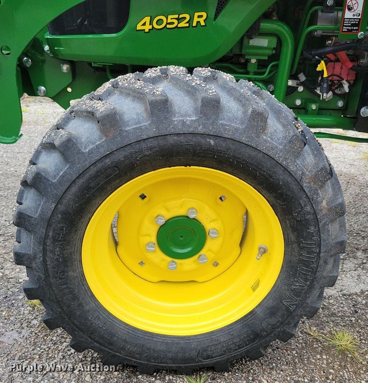 image for item DA7245 2018 John Deere 4052R  MFWD tractor