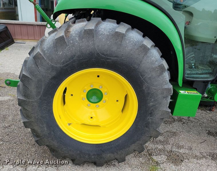 image for item DA7245 2018 John Deere 4052R  MFWD tractor