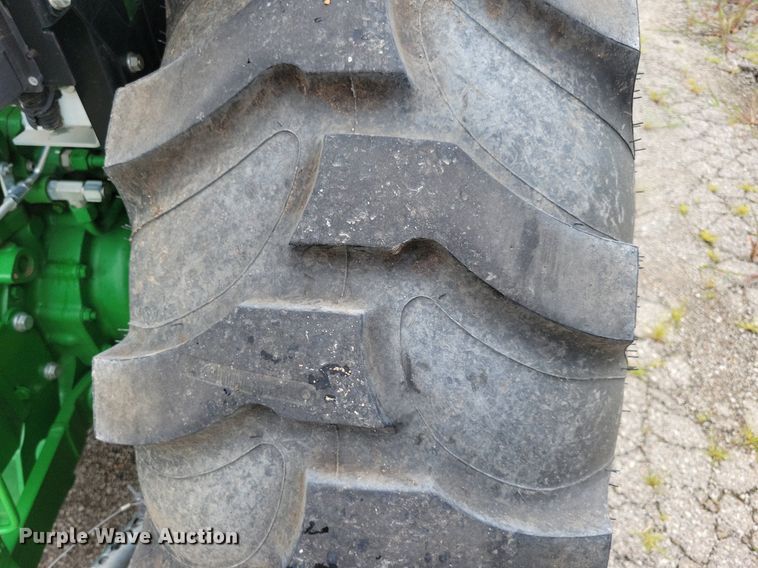 image for item DA7245 2018 John Deere 4052R  MFWD tractor