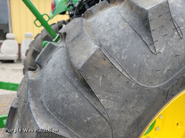 image for item DA7245 2018 John Deere 4052R  MFWD tractor