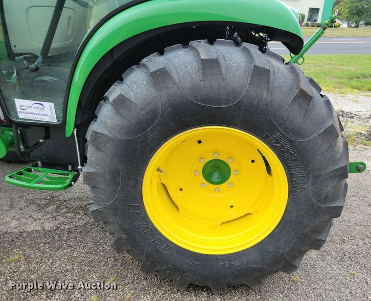 image for item DA7245 2018 John Deere 4052R  MFWD tractor