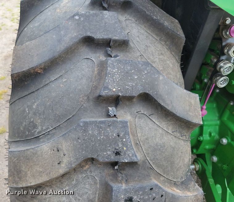 image for item DA7245 2018 John Deere 4052R  MFWD tractor