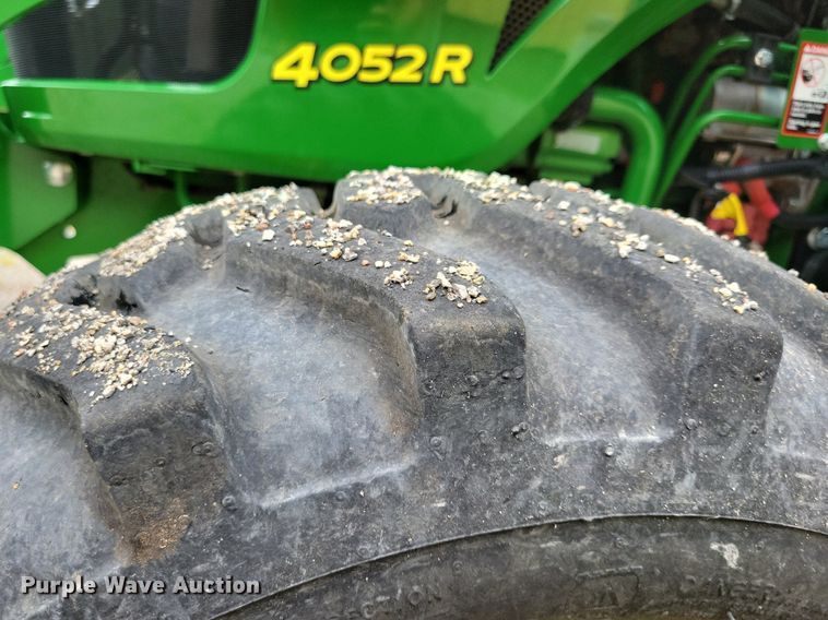 image for item DA7245 2018 John Deere 4052R  MFWD tractor