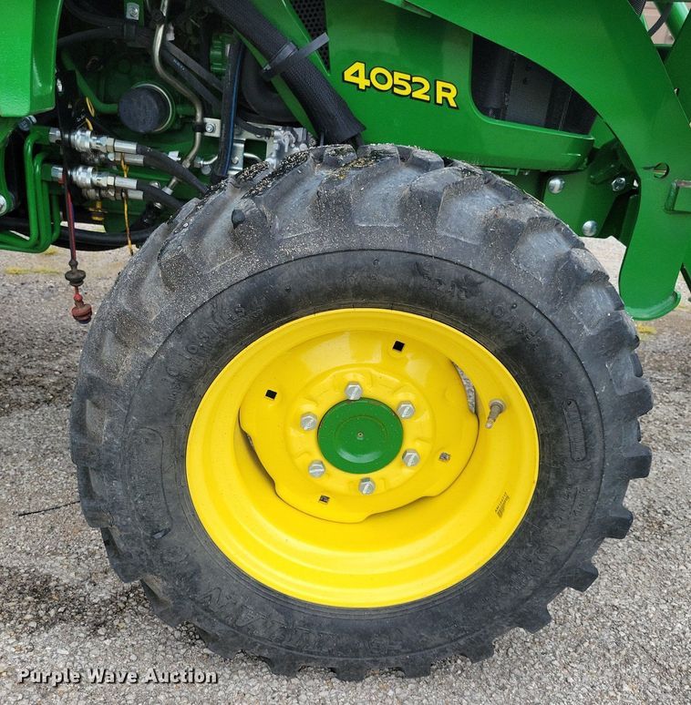 image for item DA7245 2018 John Deere 4052R  MFWD tractor
