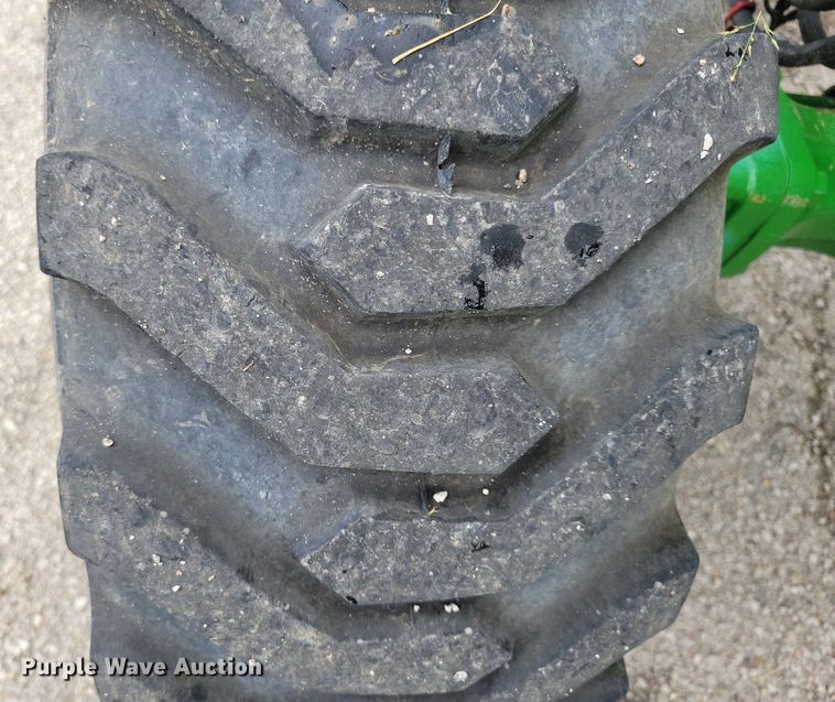 image for item DA7245 2018 John Deere 4052R  MFWD tractor