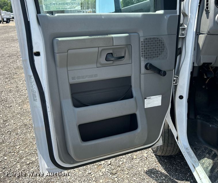 image for item DH7337 2012 Ford E450 Super Duty  box truck