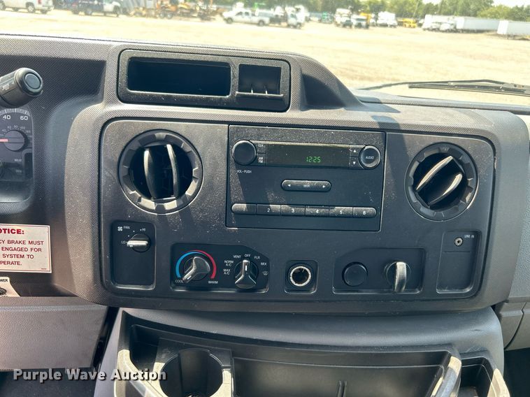 image for item DH7337 2012 Ford E450 Super Duty  box truck