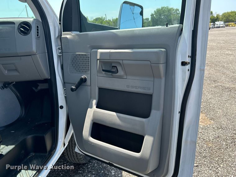 image for item DH7337 2012 Ford E450 Super Duty  box truck