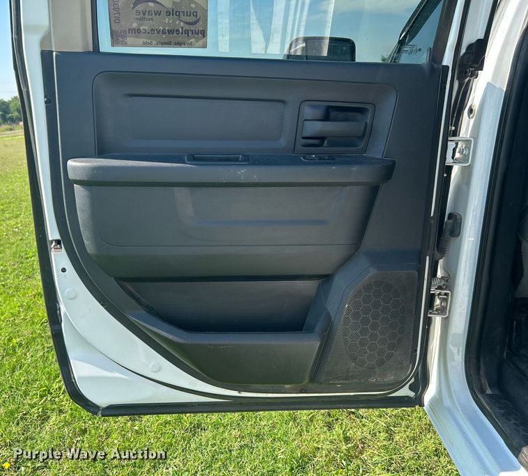 image for item DI7930 2015 Dodge Ram 2500  Crew Cab pickup truck