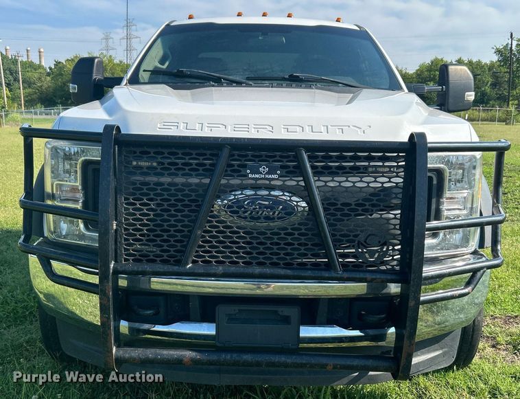 image for item DI7931 2017 Ford F550  SuperCab truck cab and chassis