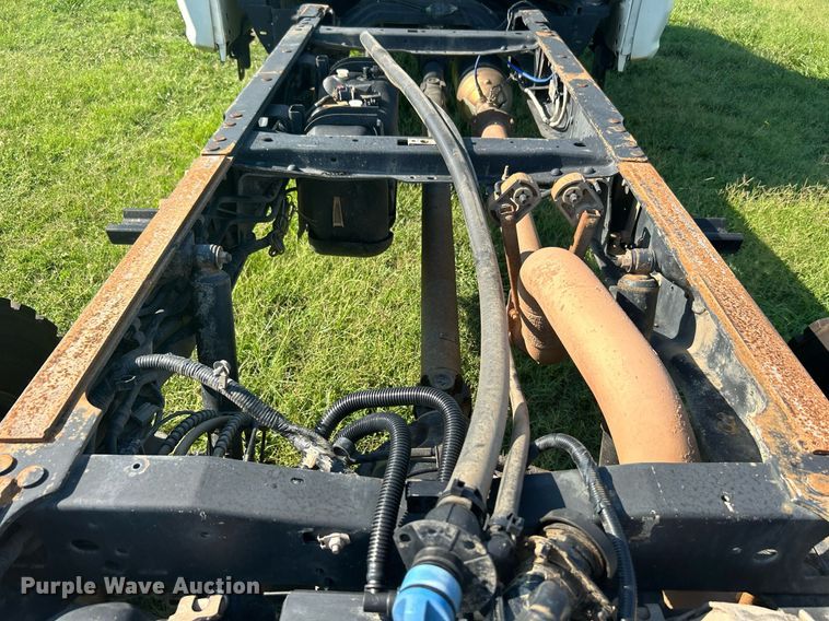 image for item DI7931 2017 Ford F550  SuperCab truck cab and chassis