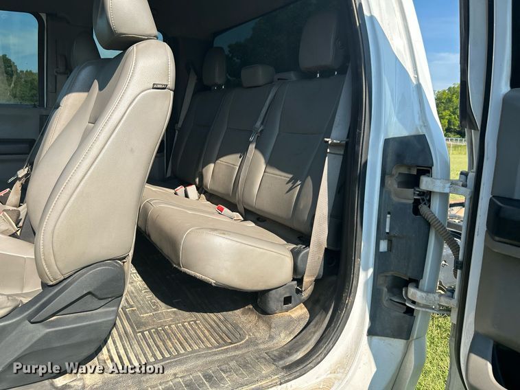 image for item DI7931 2017 Ford F550  SuperCab truck cab and chassis