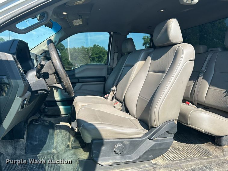 image for item DI7931 2017 Ford F550  SuperCab truck cab and chassis