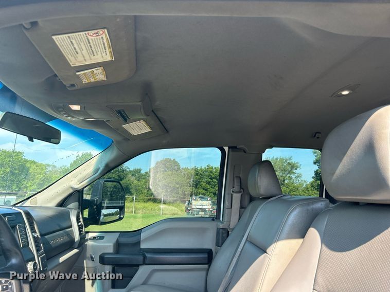 image for item DI7931 2017 Ford F550  SuperCab truck cab and chassis