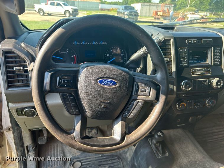 image for item DI7931 2017 Ford F550  SuperCab truck cab and chassis