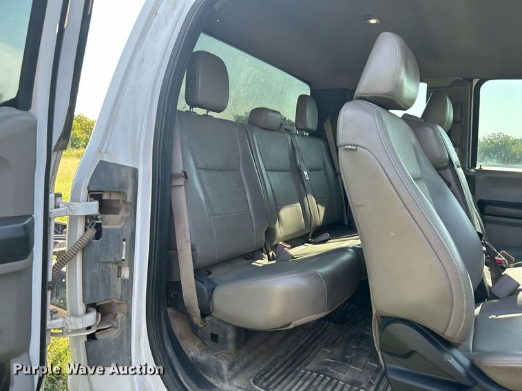 image for item DI7931 2017 Ford F550  SuperCab truck cab and chassis