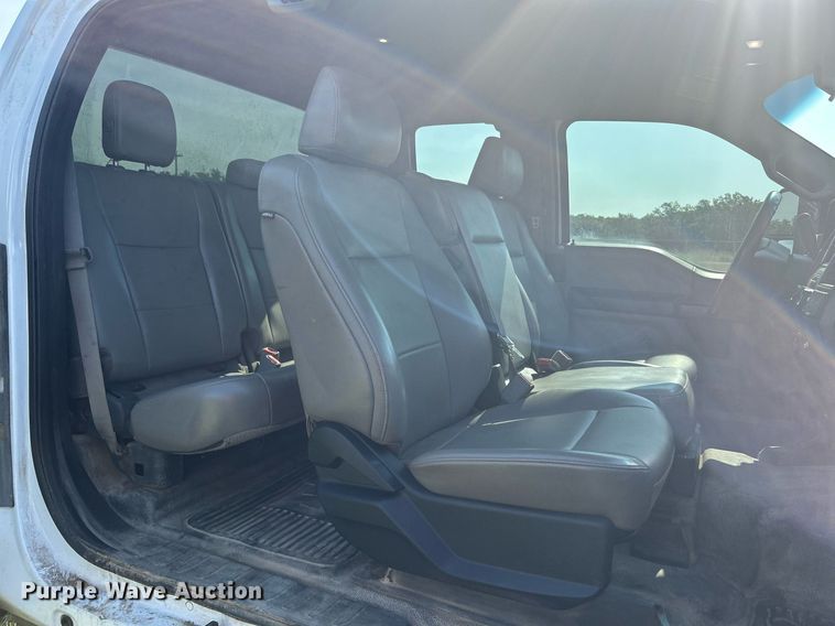 image for item DI7931 2017 Ford F550  SuperCab truck cab and chassis