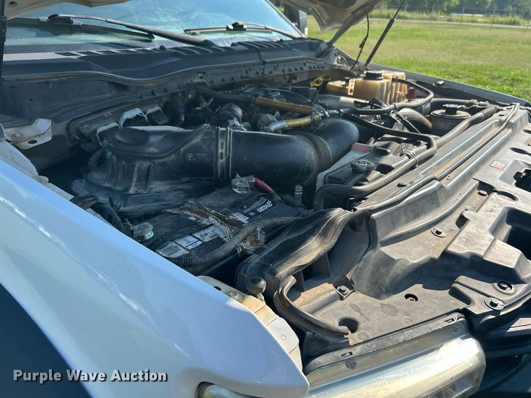 image for item DI7931 2017 Ford F550  SuperCab truck cab and chassis