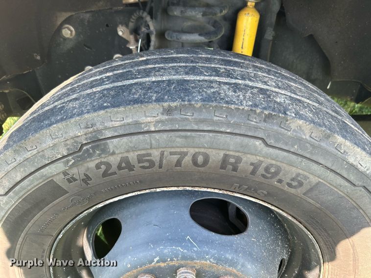 image for item DI7931 2017 Ford F550  SuperCab truck cab and chassis