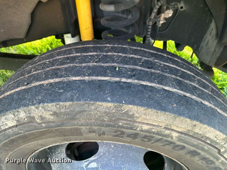 image for item DI7931 2017 Ford F550  SuperCab truck cab and chassis