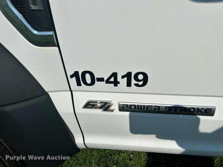 image for item DI7931 2017 Ford F550  SuperCab truck cab and chassis