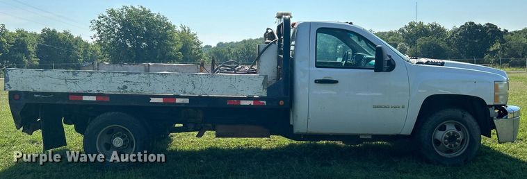 image for item DI7932 2009 Chevrolet Silverado 3500 HD  flatbed pickup truck