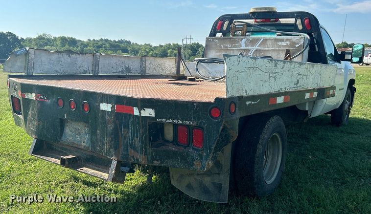 image for item DI7932 2009 Chevrolet Silverado 3500 HD  flatbed pickup truck