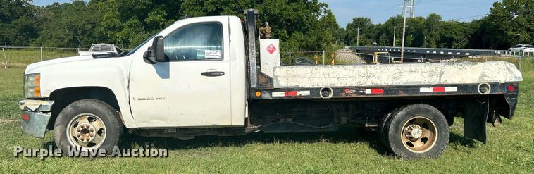 image for item DI7932 2009 Chevrolet Silverado 3500 HD  flatbed pickup truck