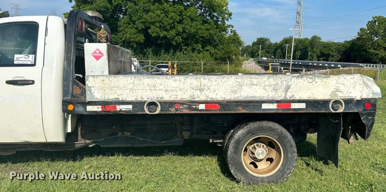 image for item DI7932 2009 Chevrolet Silverado 3500 HD  flatbed pickup truck