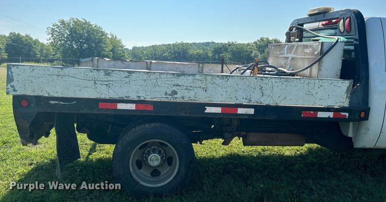 image for item DI7932 2009 Chevrolet Silverado 3500 HD  flatbed pickup truck