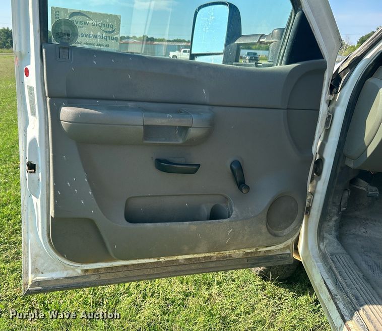 image for item DI7932 2009 Chevrolet Silverado 3500 HD  flatbed pickup truck