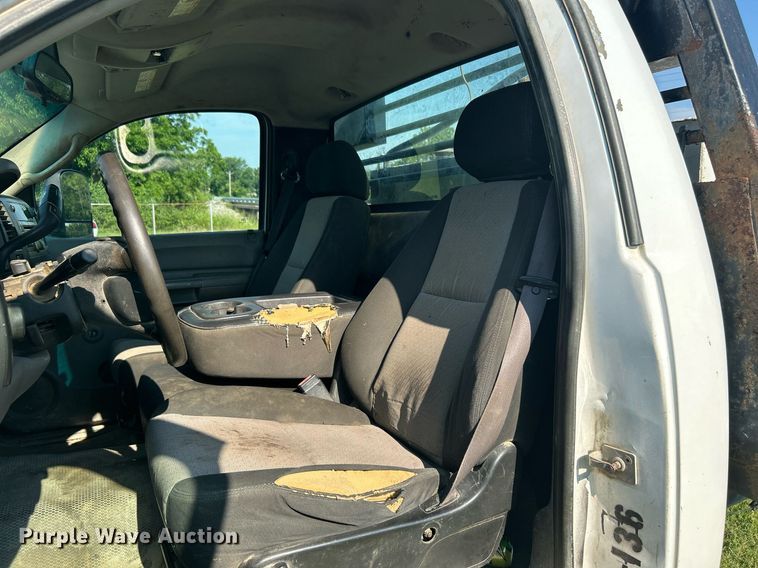 image for item DI7932 2009 Chevrolet Silverado 3500 HD  flatbed pickup truck