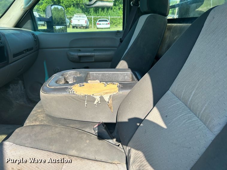 image for item DI7932 2009 Chevrolet Silverado 3500 HD  flatbed pickup truck