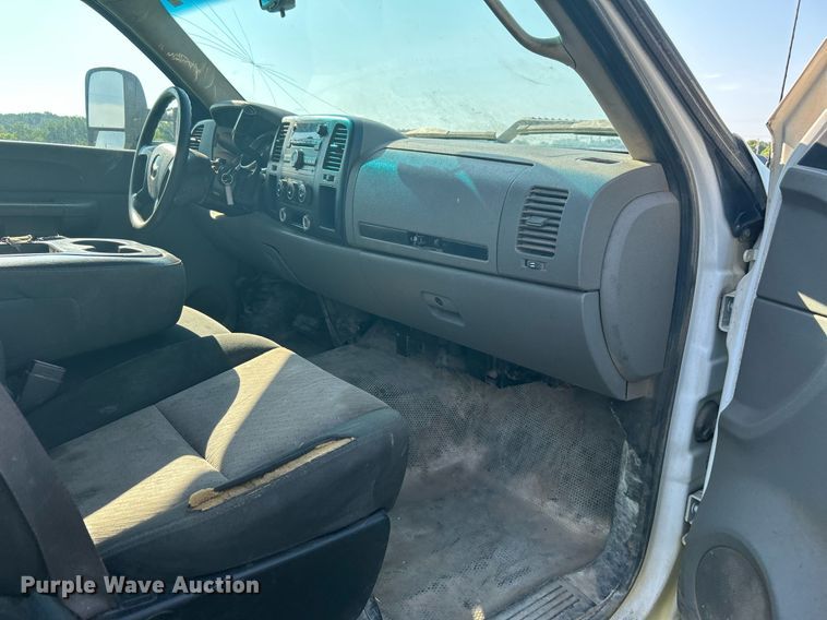 image for item DI7932 2009 Chevrolet Silverado 3500 HD  flatbed pickup truck