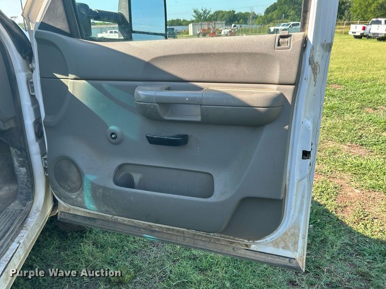 image for item DI7932 2009 Chevrolet Silverado 3500 HD  flatbed pickup truck