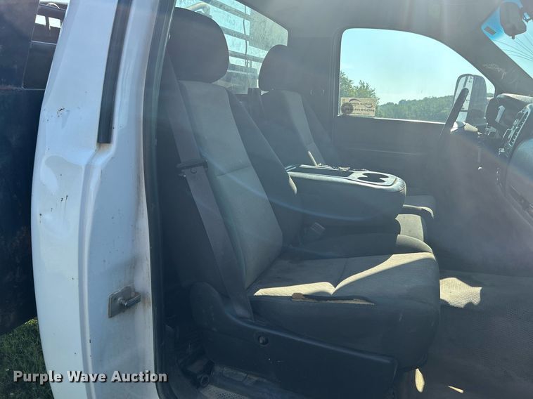 image for item DI7932 2009 Chevrolet Silverado 3500 HD  flatbed pickup truck