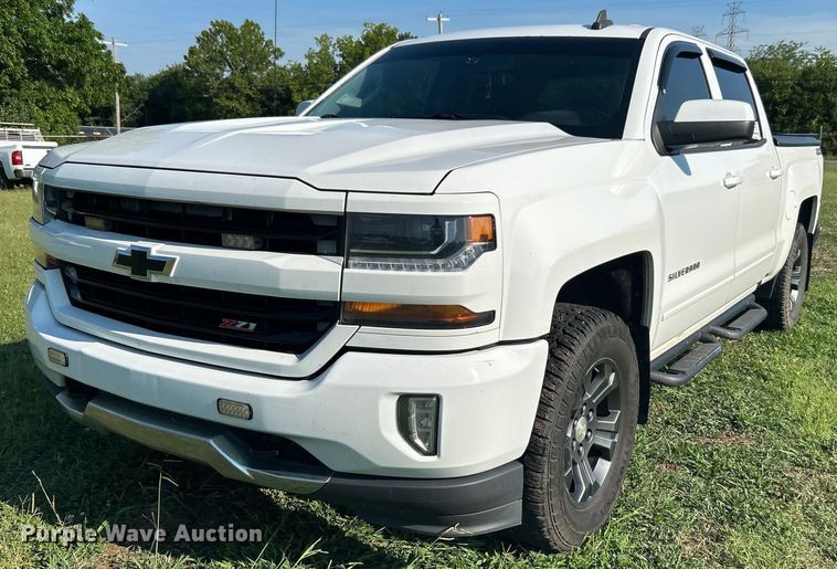 image for item DI7933 2017 Chevrolet Silverado 1500  Crew Cab pickup truck