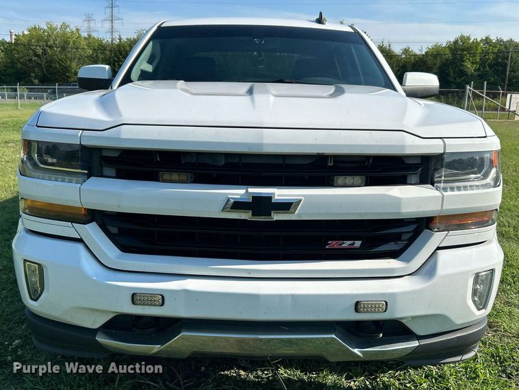 image for item DI7933 2017 Chevrolet Silverado 1500  Crew Cab pickup truck