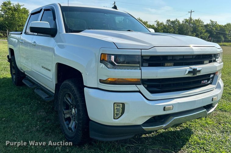 image for item DI7933 2017 Chevrolet Silverado 1500  Crew Cab pickup truck