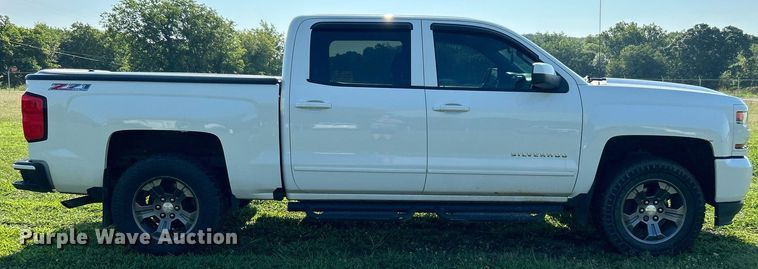 image for item DI7933 2017 Chevrolet Silverado 1500  Crew Cab pickup truck