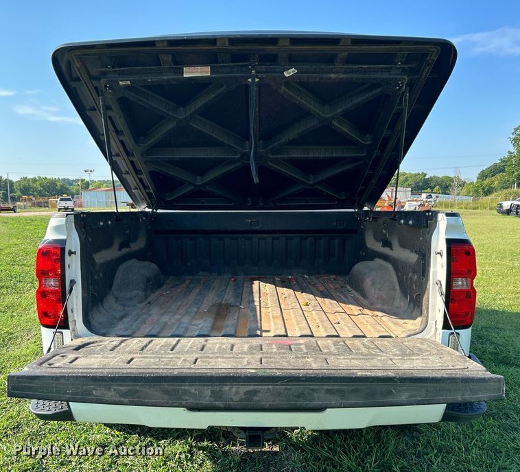 image for item DI7933 2017 Chevrolet Silverado 1500  Crew Cab pickup truck