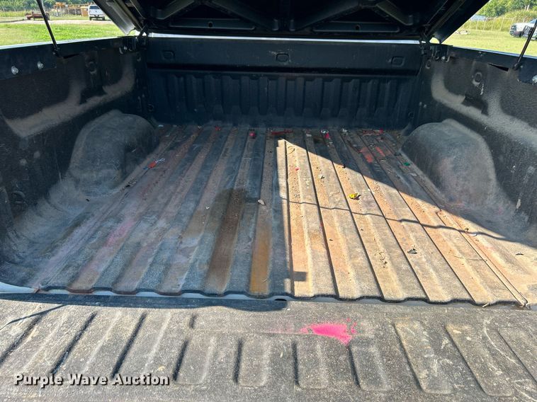 image for item DI7933 2017 Chevrolet Silverado 1500  Crew Cab pickup truck