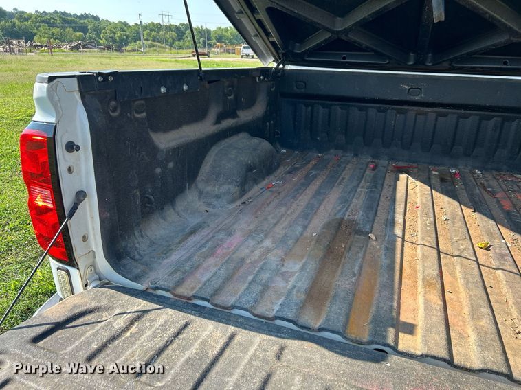 image for item DI7933 2017 Chevrolet Silverado 1500  Crew Cab pickup truck