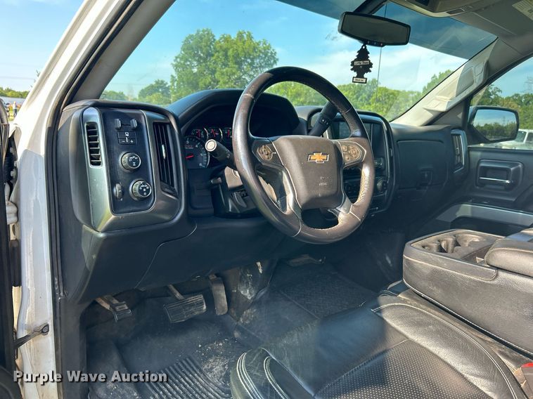 image for item DI7933 2017 Chevrolet Silverado 1500  Crew Cab pickup truck