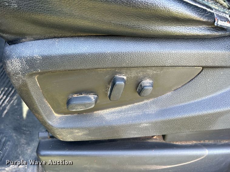 image for item DI7933 2017 Chevrolet Silverado 1500  Crew Cab pickup truck