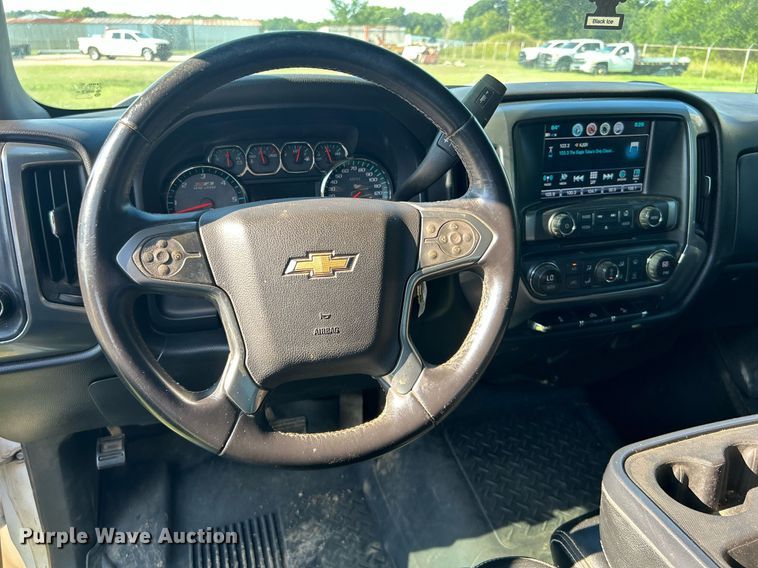 image for item DI7933 2017 Chevrolet Silverado 1500  Crew Cab pickup truck