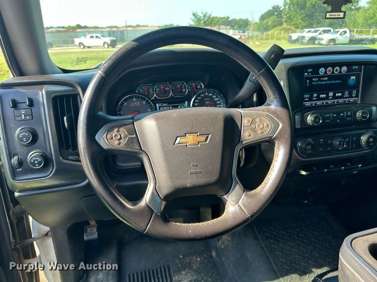 image for item DI7933 2017 Chevrolet Silverado 1500  Crew Cab pickup truck