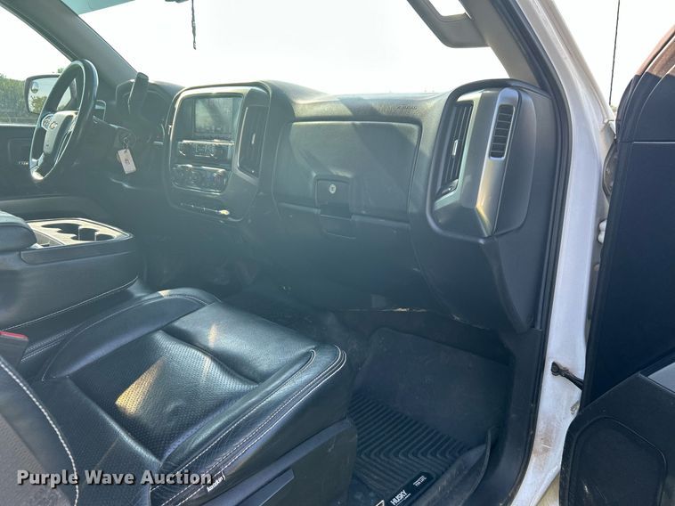 image for item DI7933 2017 Chevrolet Silverado 1500  Crew Cab pickup truck